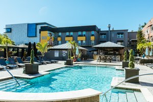 Pool & Beach