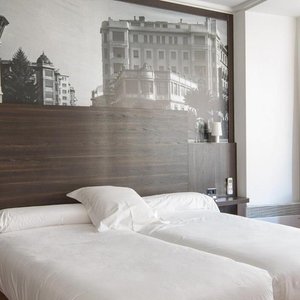 002214 Guest Room