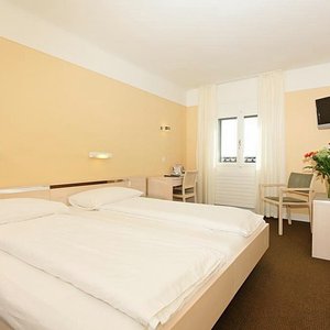 001053 Guest Room
