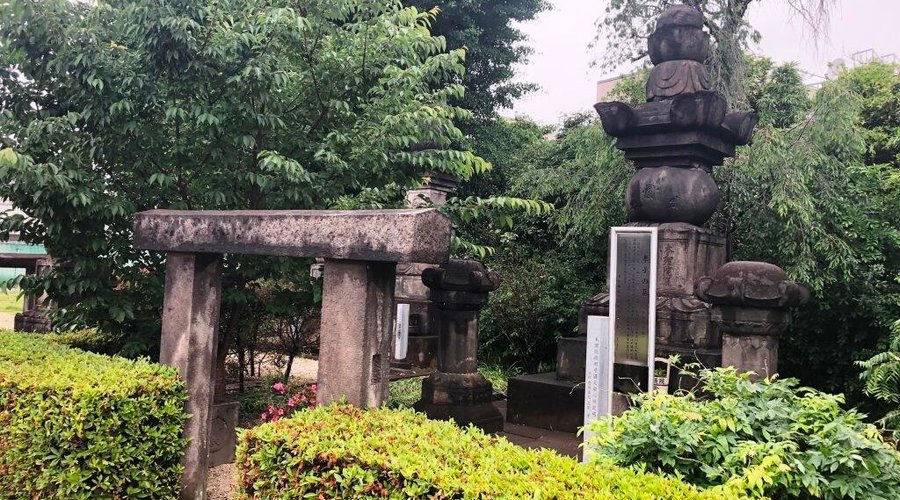 《傳通院》鷹司孝子の墓