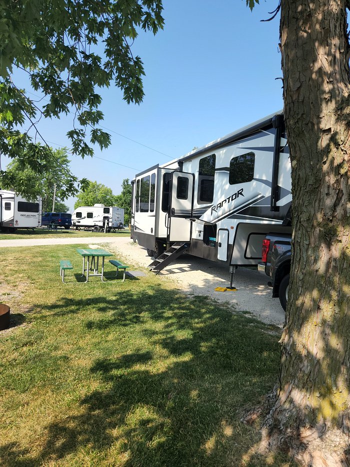 D&W LAKE CAMPING AND RV PARK (Champaign, IL) opiniones y comentarios