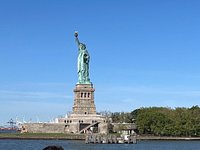 Everyone's Welcome at the Statue of Liberty. Except Tour Guides. - The New  York Times