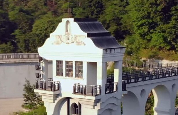 TORRE IN  STILE LIBERTY