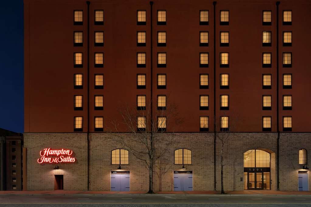 HAMPTON INN SUITES NEW ORLEANS CONVENTION CENTER 139 1 7 8   Exterior 