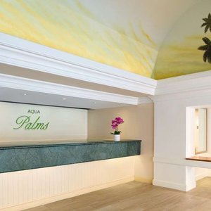Aqua Palms Waikiki - Front Desk