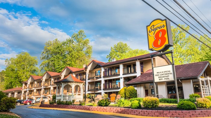 SUPER 8 BY WYNDHAM DOWNTOWN GATLINBURG AT CONVENTION CENTER - Updated ...