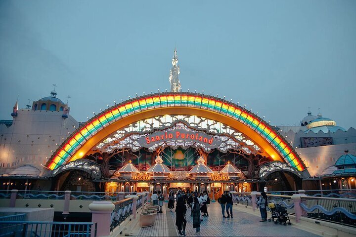 Immerse Yourself in Sanrio Puroland's Miracle Gift Parade - Japan Travel