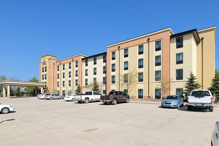 COMFORT INN & SUITES - Prices & Hotel Reviews (Watford City, ND)