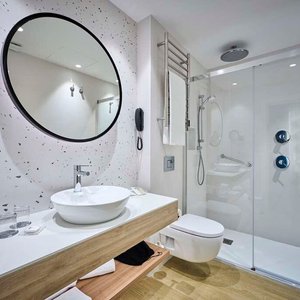 Catalonia El Pilar Premium Family Room Bathroom