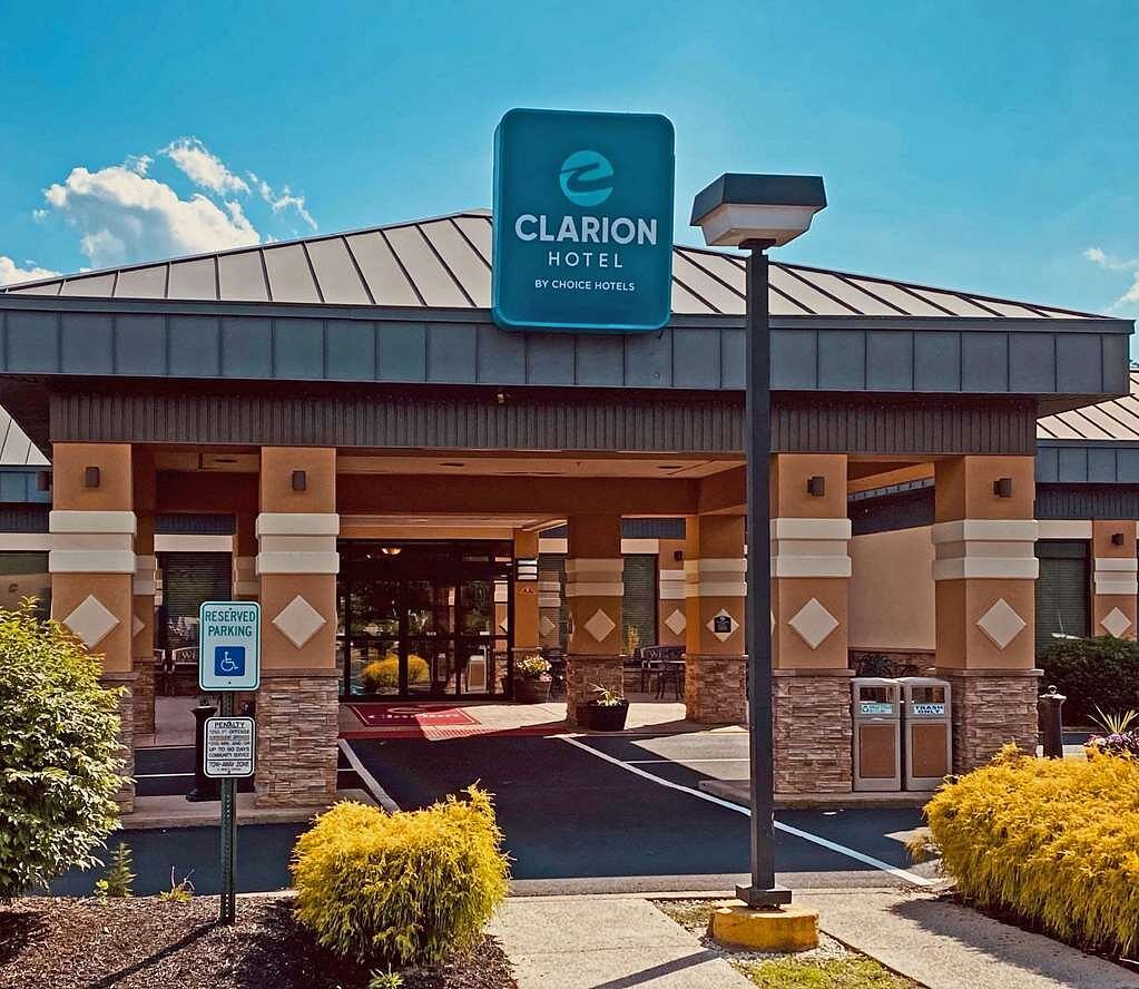 CLARION HOTEL & CONFERENCE CENTER TOMS RIVER $170 ($̶1̶8̶5̶