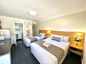 Room & Suite