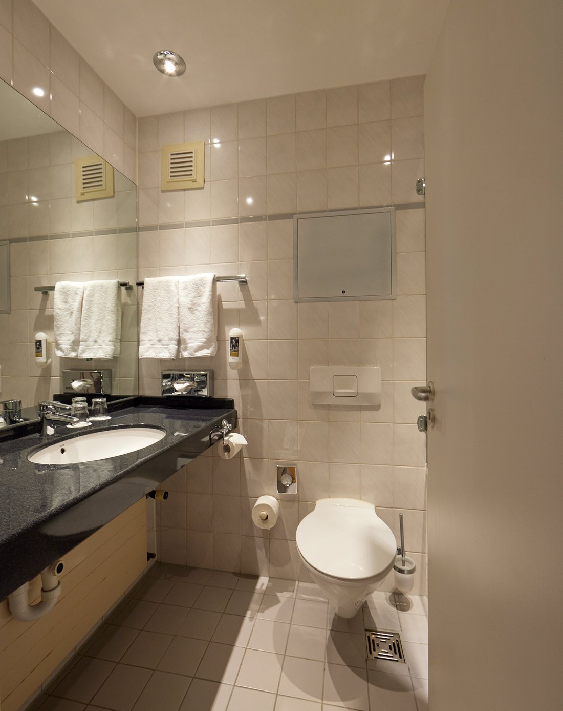 Versteckter Safe - Picture of 25hours Hotel The Circle, Cologne -  Tripadvisor