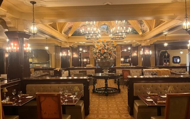 Carthay Circle Lounge