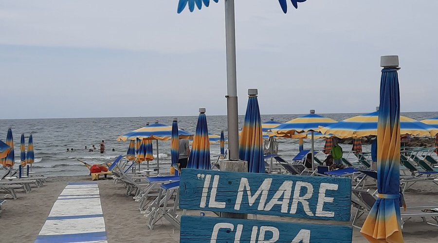 In questa spiaggia troverai molte cose fatte a mano da Margherita e il suo papà dconsiglio di visitarla.