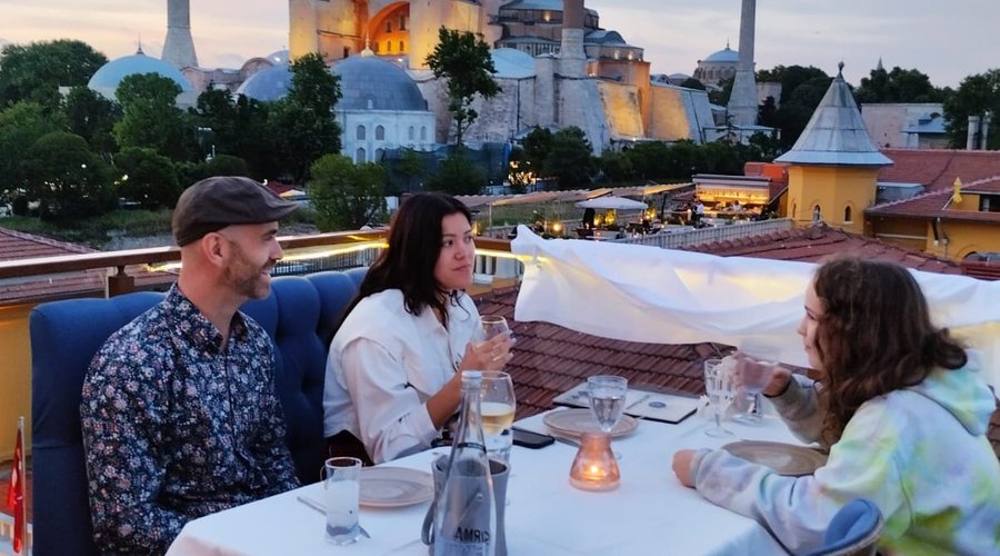NİCE VİEW , DELICIOUS FOOD AND HAPPY PEOPLE ..