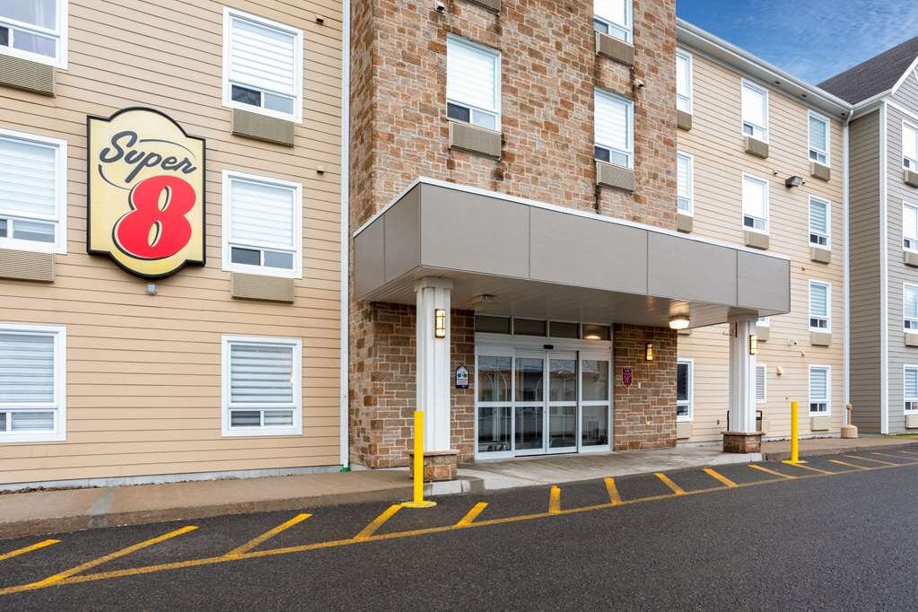 Super 8 By Wyndham Quebec City C 1 5 6 C 95 UPDATED Prices   Exterior 