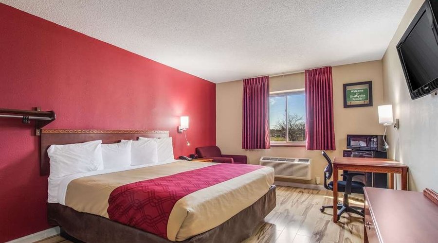 Guest room with one bed
