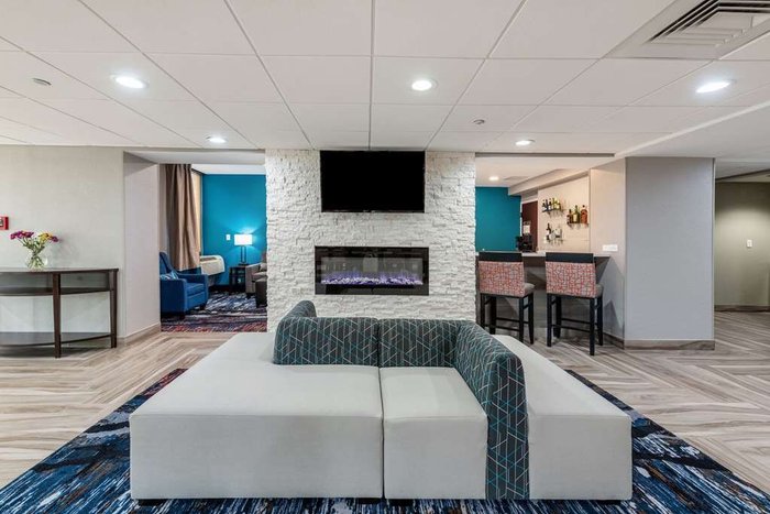 COMFORT INN SCHAUMBURG $98 ($̶1̶0̶8̶) - Updated 2024 Prices & Hotel ...