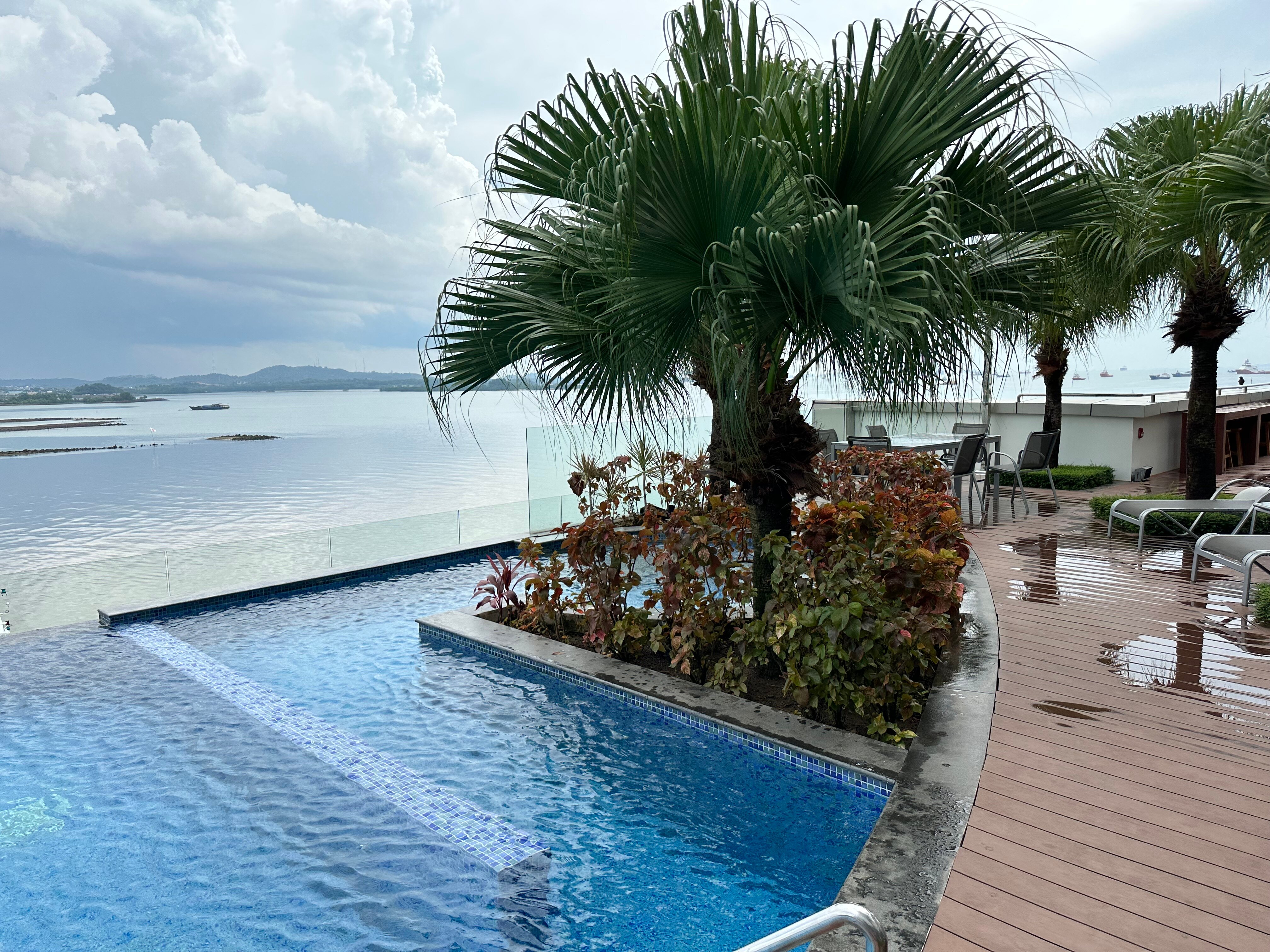 Batam Marriott Hotel Harbour Bay Pool: Pictures & Reviews - Tripadvisor