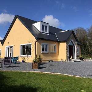 Welcome to Mon Petit Cottage, a 4-star Bed and Breakfast located in Bunclody, County Wexford.