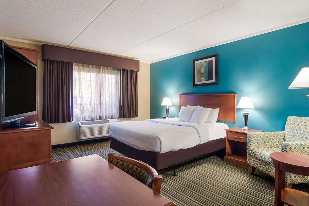 BEST WESTERN PLUS TRAVERSE CITY $76 ($̶1̶3̶5̶) - Updated 2023 Prices ...