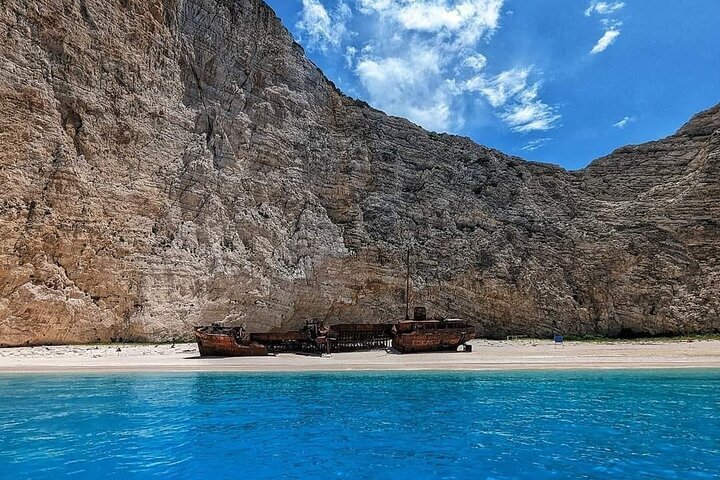 Tripadvisor | De Blauwe Grotten Van Zakynthos En De Baai Van Navagio ...