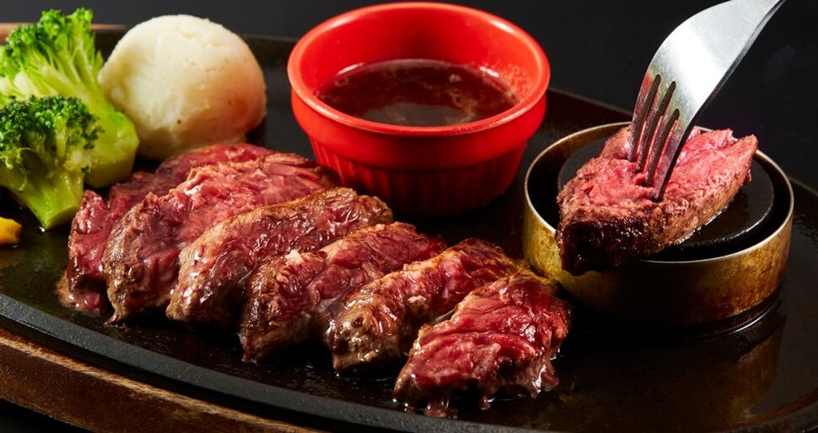 I｀ll bring you the meat medium rare.
お肉はミディアムレア程度でお持ちし、ペレットにてお客様ご自身でお好みの焼き加減に！