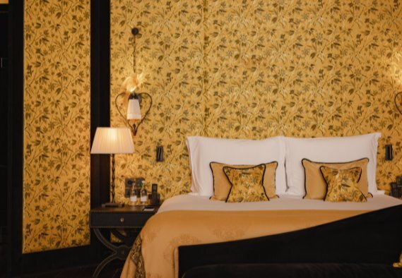 L'oscar Suite headboard