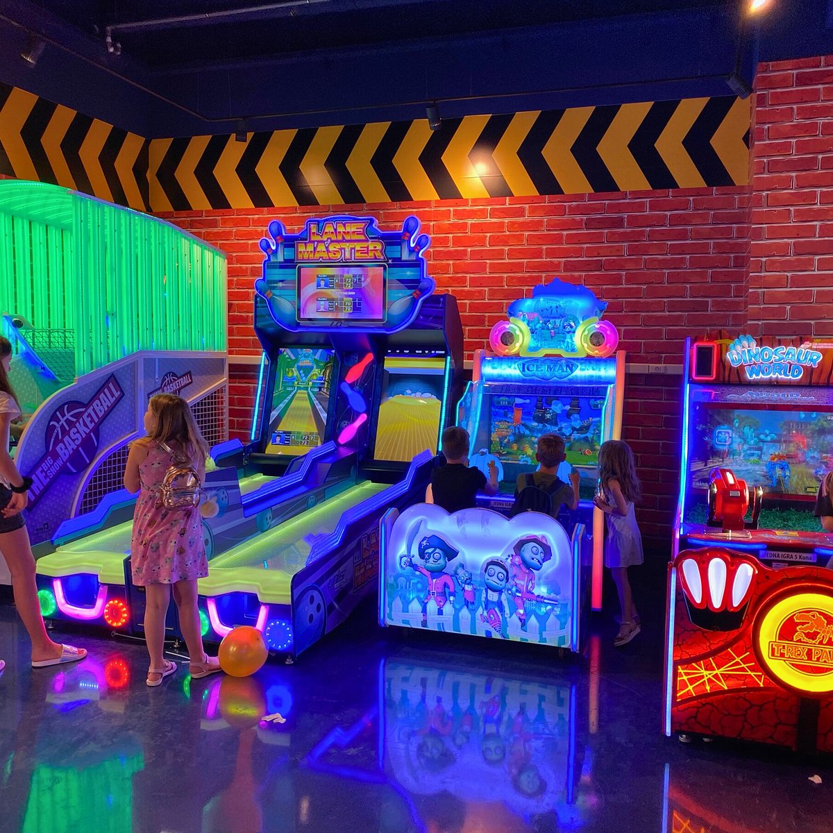 Twister Arcade, Макарска: лучшие советы перед посещением - Tripadvisor