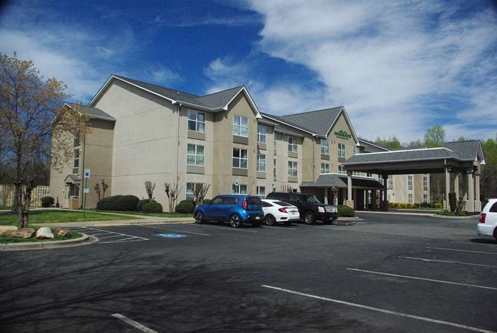 WINGATE BY WYNDHAM MATTHEWS NC - Prices & Hotel Reviews