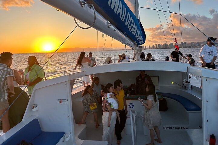 2024 ワイキキの 2 時間プライベート カタマラン サンセット セイル (大人数向け)、提供元：Hawaii Ocean Charters |  オアフ島, ハワイ - Tripadvisor