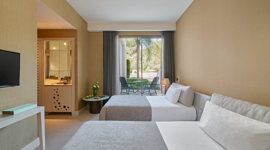 Terrace Laguna Family Suite