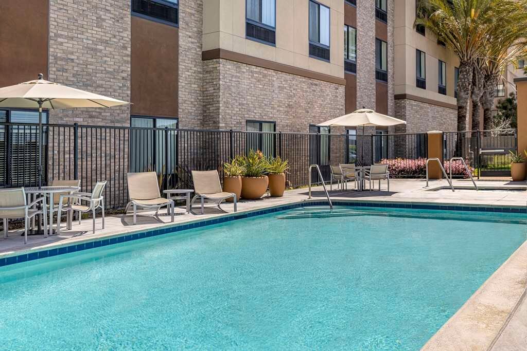 Hilton Garden Inn Los Angeles/Redondo Beach Pool Pictures & Reviews ...