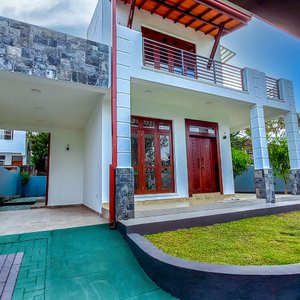 We will provide you with a relaxing stay at the beginning or the end of your trip. Green Olive Villa features comfortable rooms with functionality and style to represent the Sri Lankan culture and way of life.