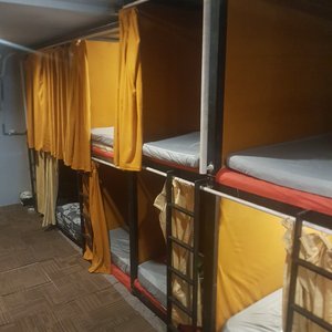 Capsule Hostel, sangat nyaman, aman, keren. Cocok untuk backpacker, wisatawan dan lain-lain.