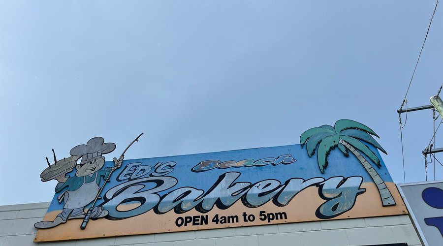 Eds beach bakery rainbow beach
