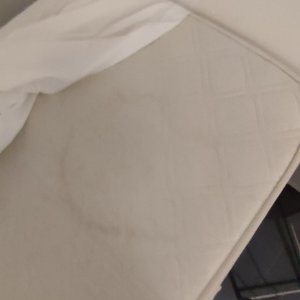 Macchia nel materasso del lettino