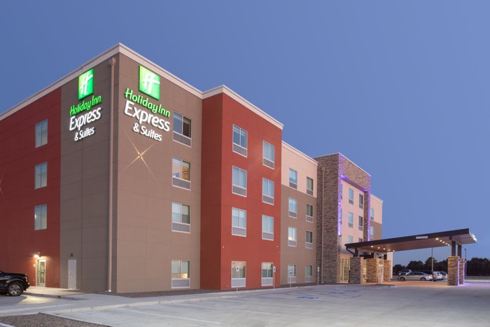 COMFORT INN & SUITES $90 ($̶1̶0̶5̶) - Updated 2023 Prices & Hotel ...