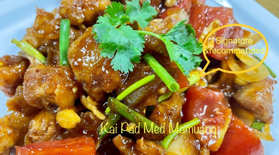 Stir fried chicken with cashews nut