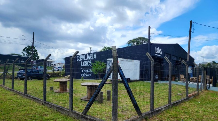Brewpub da Cervejaria Lobos, onde são fabricadas e possuem um bar para as pessoas conhecerem as produções da cervejaria!