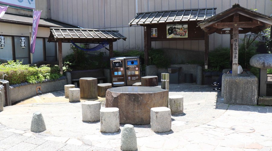 石段街の中間にあるミニ公園