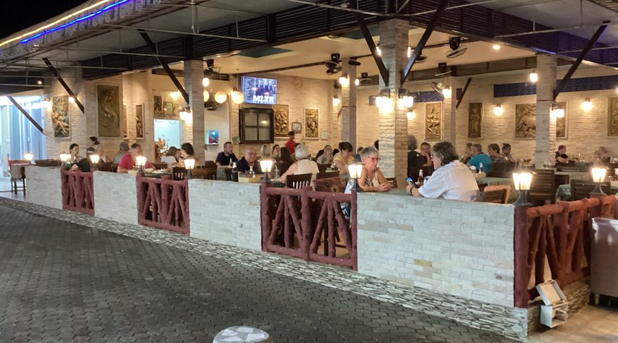 Mali restaurant  in thaimueng