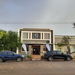 Ons Hotel is located in Zastron and offers 10 Standard Queen Rooms with queen beds with en-suite bathrooms with either a shower only or a bath only. Additional amenities include coffee/tea making facilities, Wi-Fi, a sitting area, etc.
 
 The little town of Zastron, just off the N6, north east of Rouxville lies in some of the most picturesque countryside in the south eastern Free State close to the border of Lesotho. The scenery is dominated by beautiful mountains.