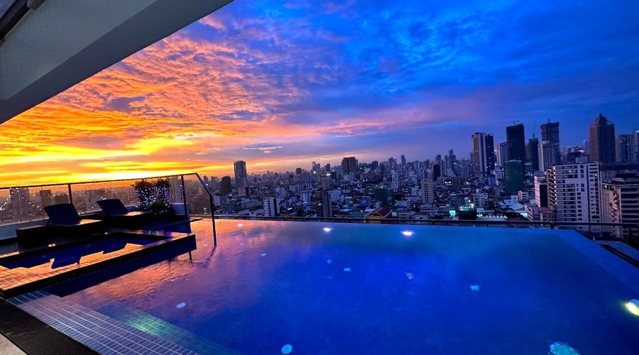 Sunset of view of Parc21