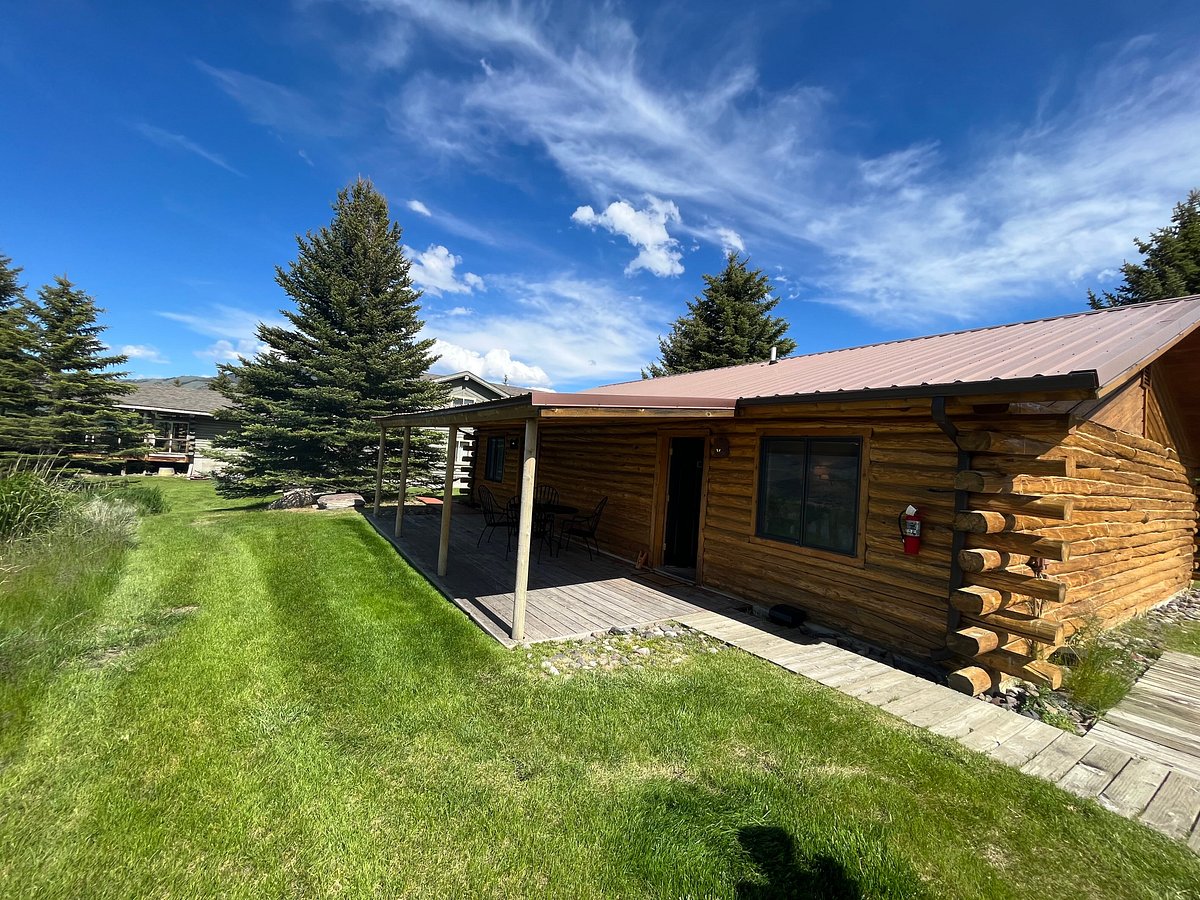 Hubbard's Yellowstone Lodge MT Fly-Fishing Lodge