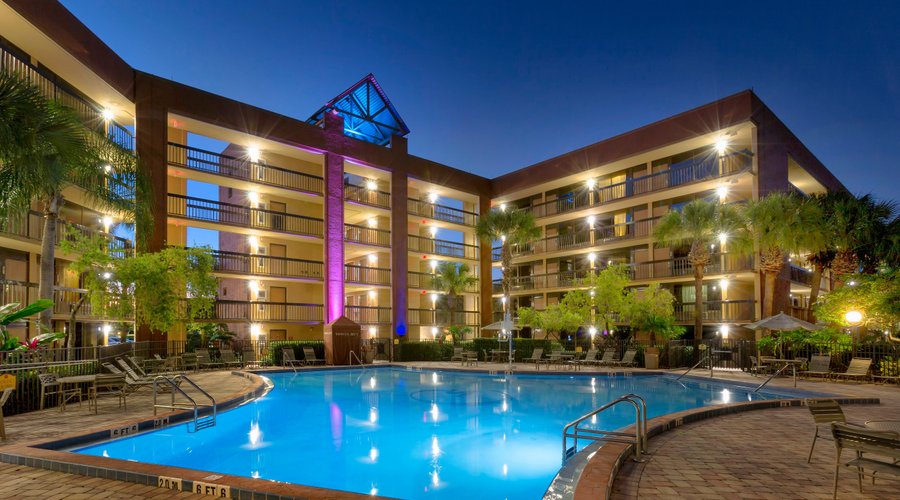 Poolside at Rosen Inn Lake Buena Vista