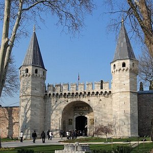 File:LouisVuitton in Istanbul.jpg - Wikipedia