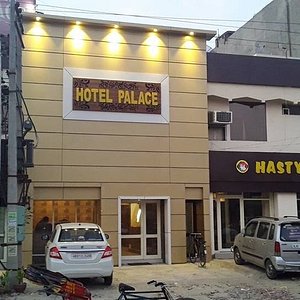 Nice place to stay ,centrally located opposite bus stand, neat and clean rooms food is awesome