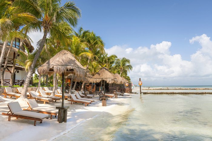 BEACHFRONT HOTEL LA PALAPA ISLA HOLBOX MEXICO