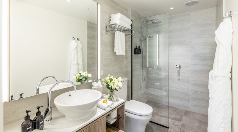 Sudima Christchurch City Luxe King Bathroom
